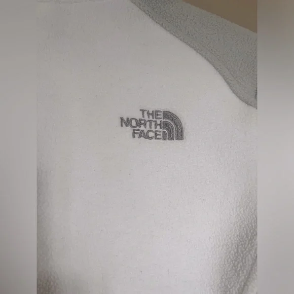 The North Face fleece Full zip Jacket- has side pockets with zippers! Small - Picture 10 of 10